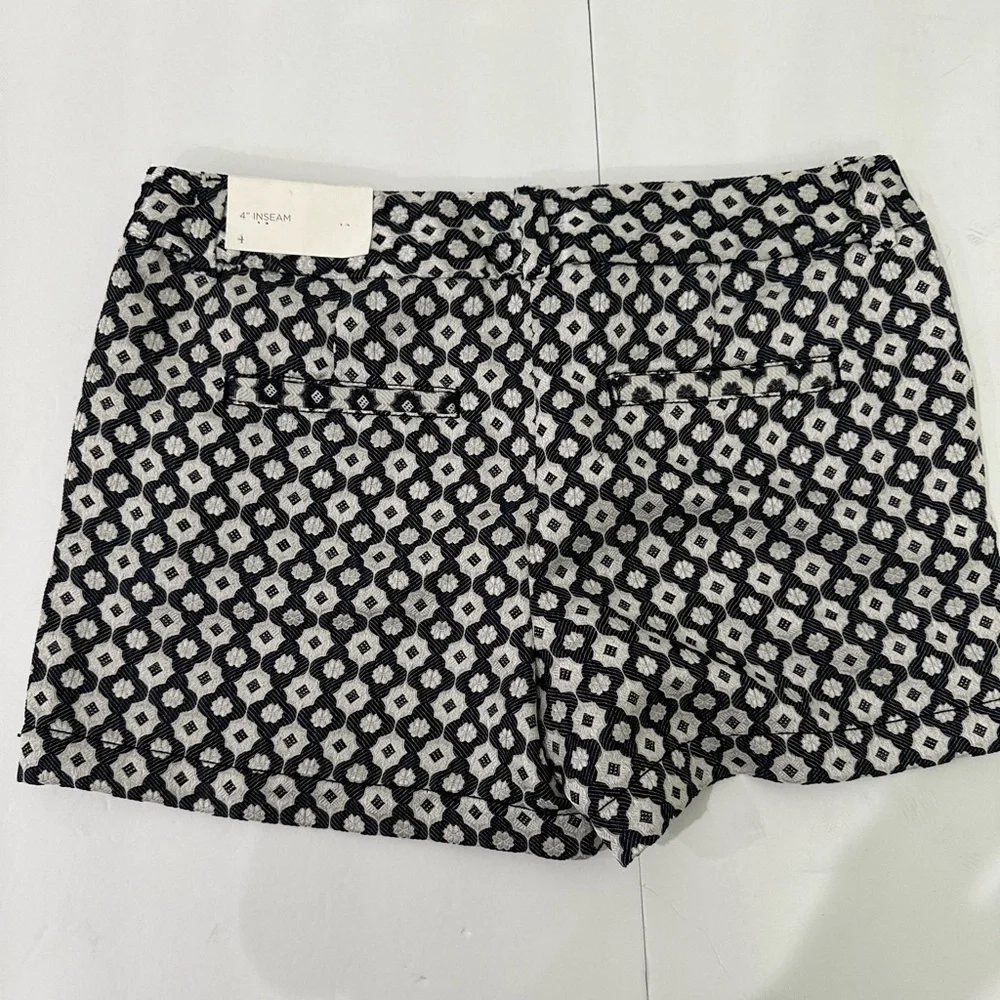Ann Taylor LOFT Women’s Size 4  Black Silver Shorts Geometric Floral Print - Picture 2 of 8